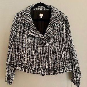 Stylish Twead Jacket with metallic thread accents